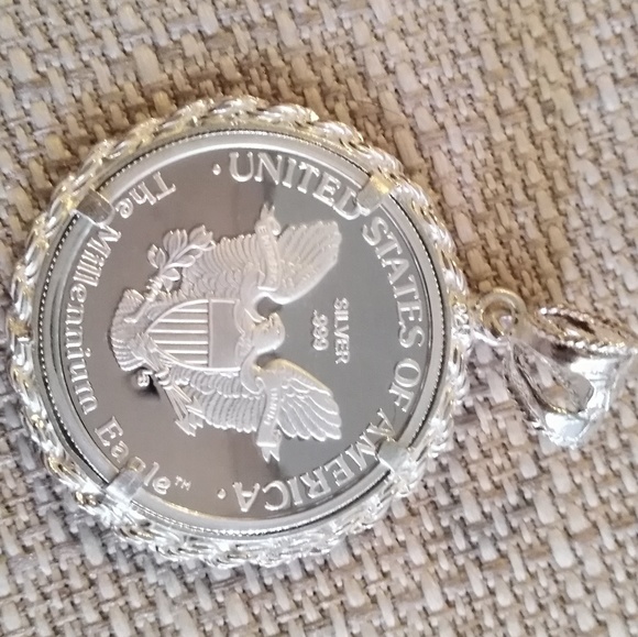 Solid .999 silver standing liberty coin pendant - Picture 2 of 2